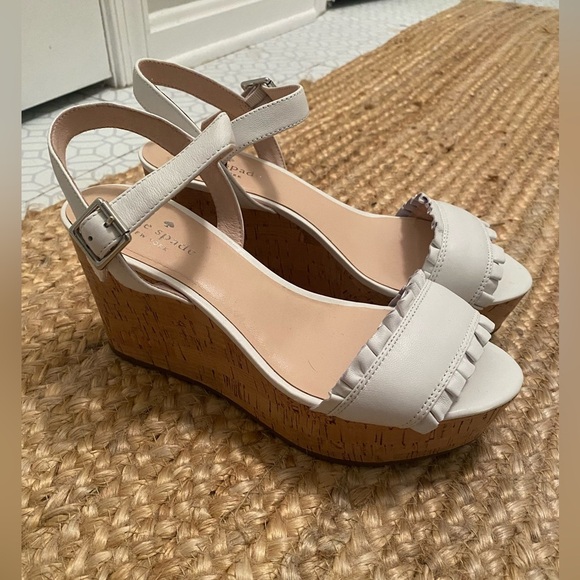 Kate Spade White Ruffle Leather Cork Wedge Heel Size 8 1/2 - Picture 1 of 12